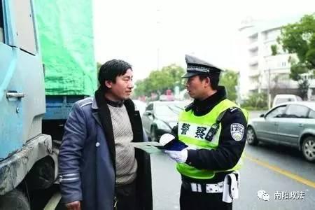 警察和吃瓜群众,警察与吃瓜群众的日常故事