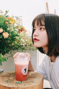 陈珂围炉煮茶吃瓜,悠然自得品瓜时光