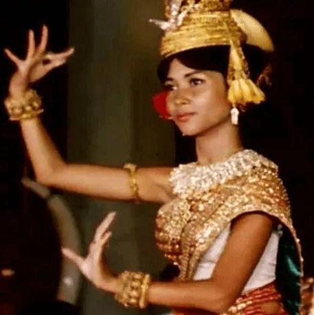 帕尔维娜礼貌吃瓜,吃瓜界的礼貌典范