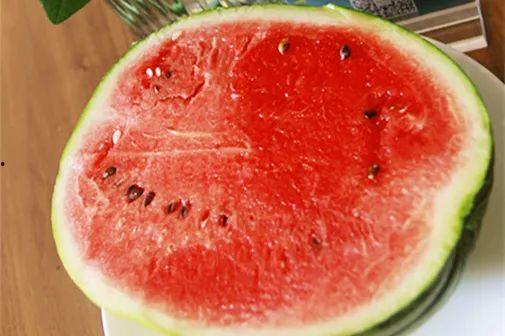 草莓群众吃瓜视频,吃瓜视频背后的故事揭秘