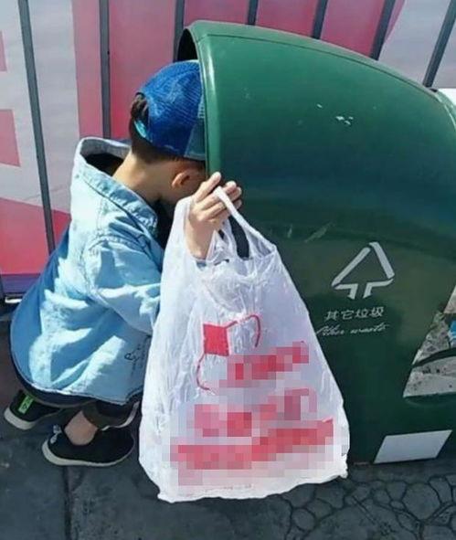 假装让路人吃瓜,路人被神秘瓜果吸引，竟揭开城市传说之谜