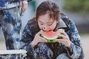 吃瓜女兵,揭秘军营中的欢乐时光